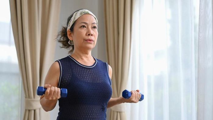 Vận động phù hợp giúp hỗ trợ xương và duy trì sức mạnh cơ
