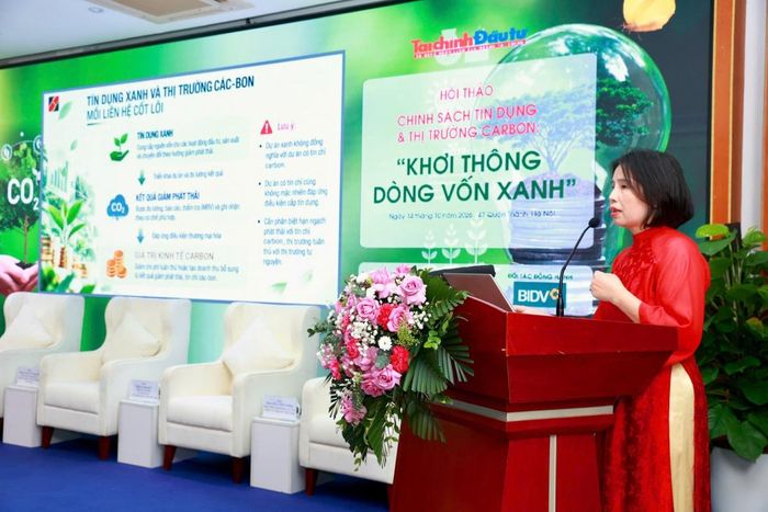 TS. Nguyễn Thị Thu Hà, Giám đốc Trường Đào tạo cán bộ kiêm Phó trưởng ban Chỉ đạo ESG Agribank trao đổi tại Hội thảo
