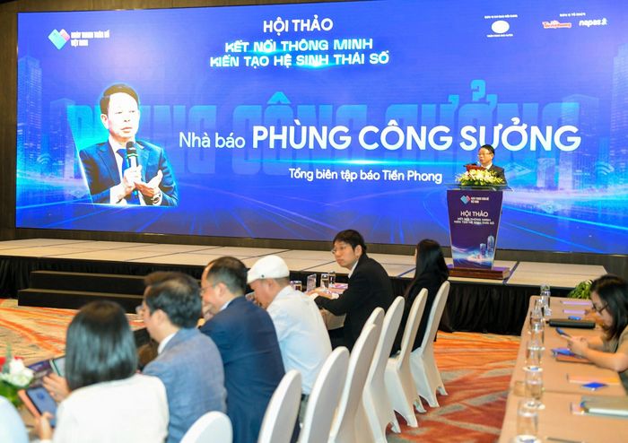 Nhà báo Phùng Công Sưởng, Tổng Biên tập Báo Tiền Phong phát biểu tại Hội thảo