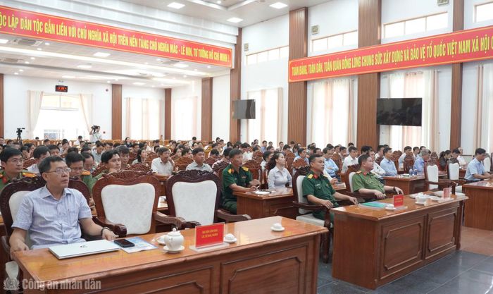 Các đại biểu dự hội nghị.