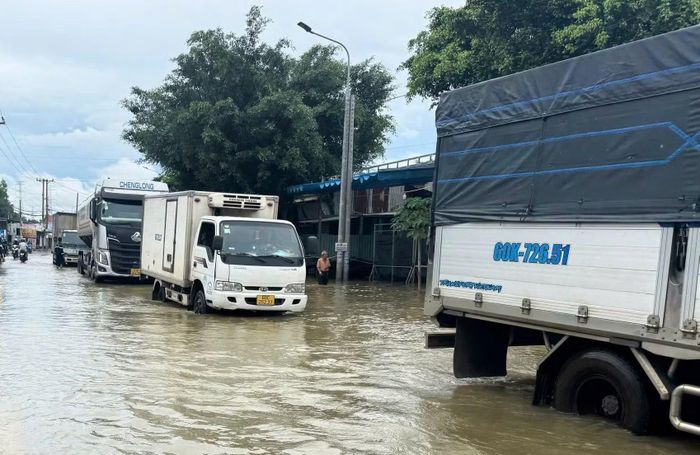 Ngập nước trên một tuyến vận tải hàng hoá.