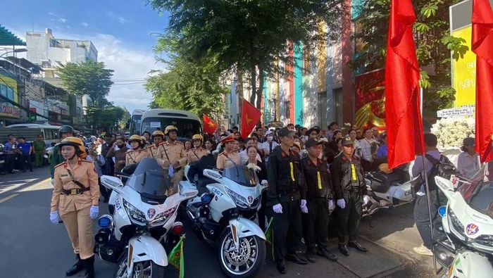 CSGT và CSCĐ làm nhiệm vụ.