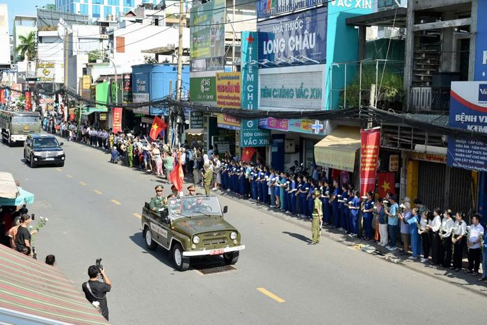Đoàn đưa hài cốt liệt sĩ đến Nghĩa trang Liệt sĩ TP Hồ Chí Minh.