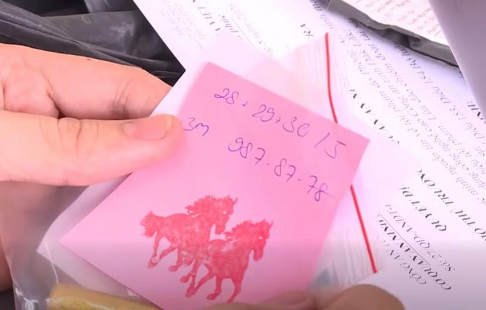 Những hình ảnh mê tín dị đoan do Hoàng và Sang dựng lên để lừa đảo người dân.
