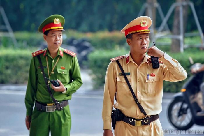 Tổ công tác của Đội CSGT số 6 làm nhiệm vụ.
