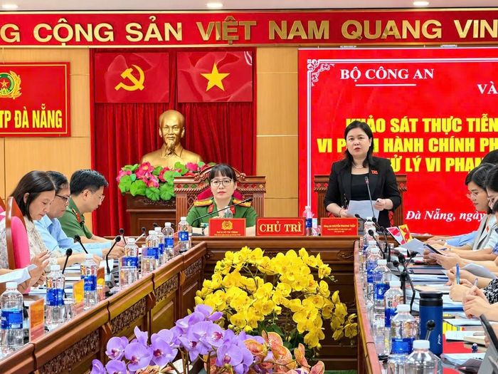 Bà Nguyễn Phương Thủy, Phó Chủ nhiệm Ủy ban Pháp luật và Tư pháp của Quốc hội phát biểu tại buổi làm việc.