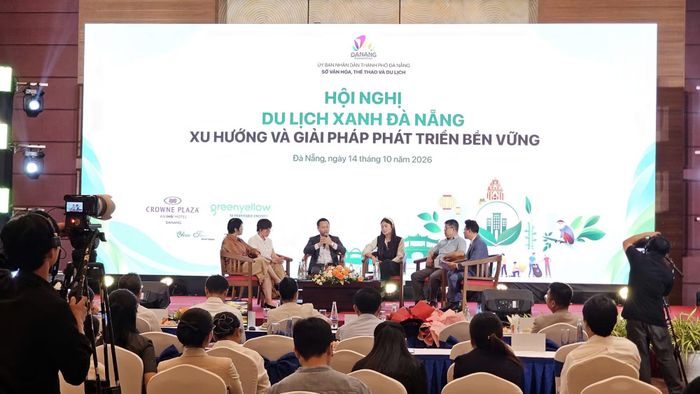 Các đại biểu chia sẻ kinh nghiệm, giải pháp nhằm đưa định hướng phát triển du lịch xanh vào thực tiễn hoạt động kinh doanh dịch vụ du lịch.