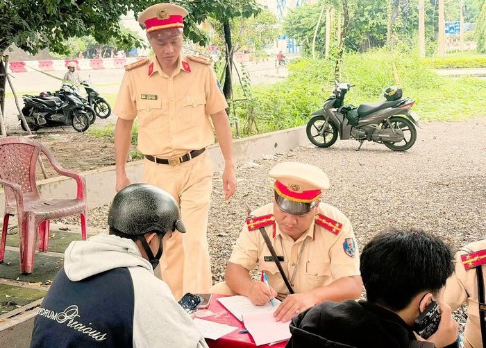 Lãnh đạo Phòng CSGT Công an Đồng Nai kiểm tra công tác tuần tra, xử lý vi phạm của CSGT.