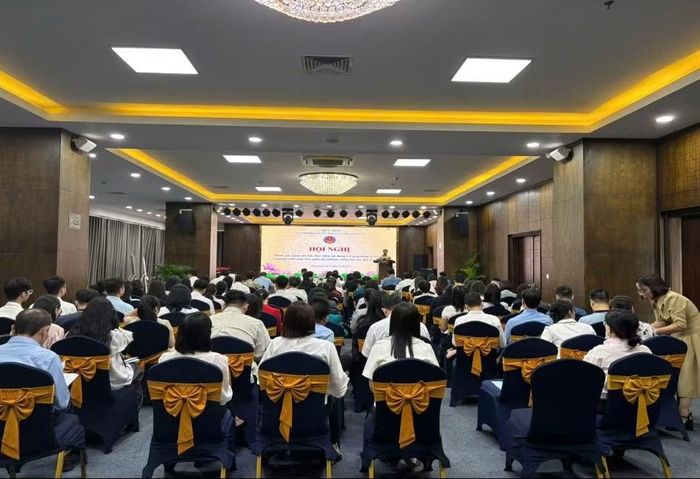 Đông đảo đại biểu tham dự hội nghị.