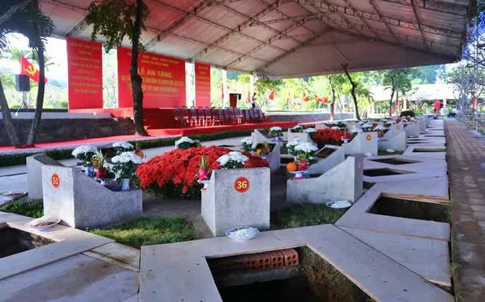 Tại Nghĩa trang liệt sỹ Thành phố, công tác chuẩn bị cho Lễ an táng các anh hùng liệt sĩ đã sẵn sàng.
