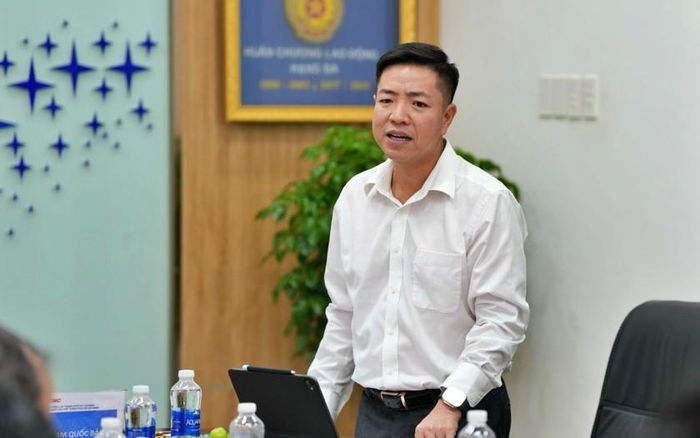 Phó Tổng giám đốc EVNHCMC Luân Quốc Hưng.