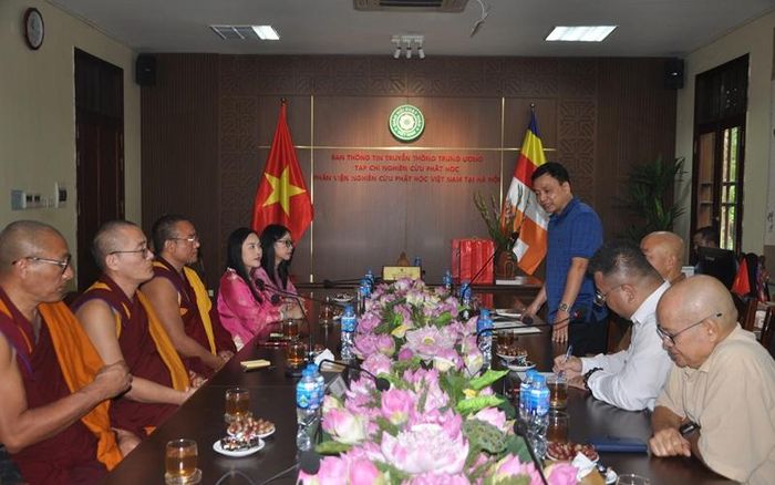 Cư sĩ Giới Minh nêu những câu hỏi ý nghĩa, thiết thực và chuyên sâu về văn hóa, Phật giáo Tây Tạng