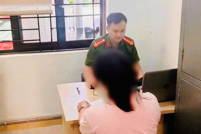 Công an phường Thục Phán xác minh trường hợp đăng tải, chia sẻ thông tin sai sự thật trên mạng xã hội đối với chị N.T.H.Y.