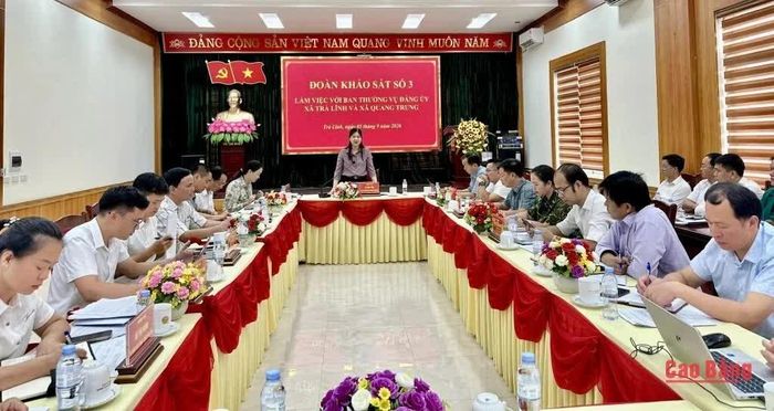 Trưởng Ban Tổ chức Tỉnh ủy Lê Hải Yến phát biểu tại buổi làm việc với xã Trà Lĩnh và xã Quang Trung về tổ chức bộ máy chính quyền địa phương 2 cấp. 