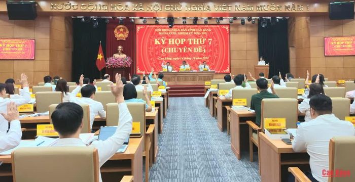 Đại biểu thống nhất thông qua nghị quyết tại kỳ họp.