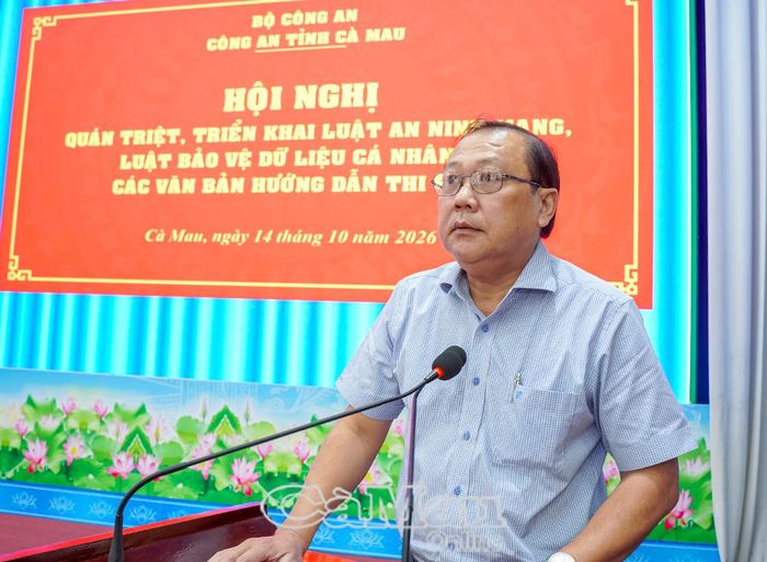 Ông Nguyễn Văn Đen, Phó Giám đốc Sở Văn hoá, Thể thao và Du lịch tỉnh Cà Mau, triển khai Bộ quy tắc ứng xử trên môi trường số.