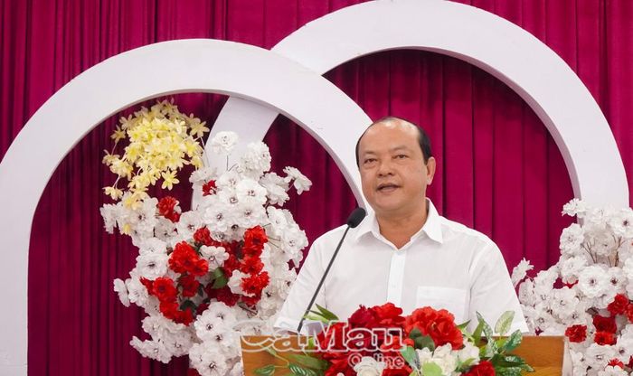 Ông Trương Minh Út, Phó Giám đốc Trung tâm Khuyến nông tỉnh Cà Mau, phát biểu khai mạc diễn đàn.