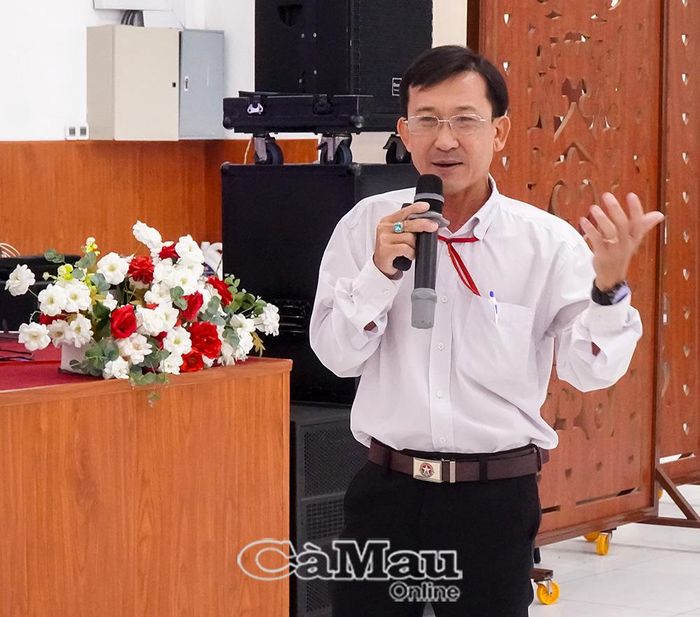 Thạc sĩ Nguyễn Công Quốc, Phó Trưởng phòng Quản lý nuôi trồng thuỷ sản, Chi cục Thuỷ sản tỉnh Cà Mau, tham luận về thực trạng, khó khăn, thách thức và định hướng thúc đẩy kinh tế tuần hoàn trong nông nghiệp tại địa phương.