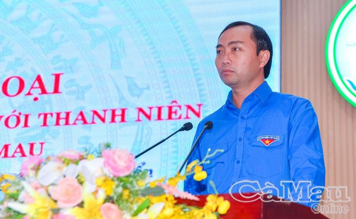  Anh Phạm Tuấn Tài, Bí thư Tỉnh đoàn, tham gia điều hành nội dung đối thoại tại hội nghị.