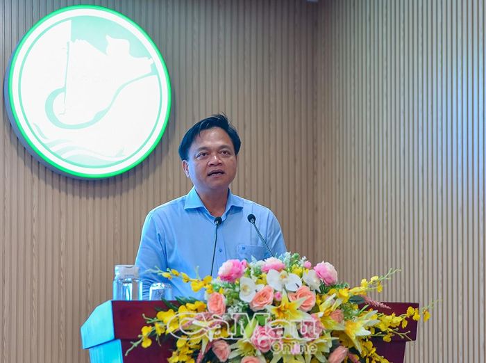  Ông Tô Hoài Phương, Giám đốc Sở Nông nghiệp và Môi trường, trả lời các nội dung liên quan đến lĩnh vực quản lý được thanh niên đặt ra.