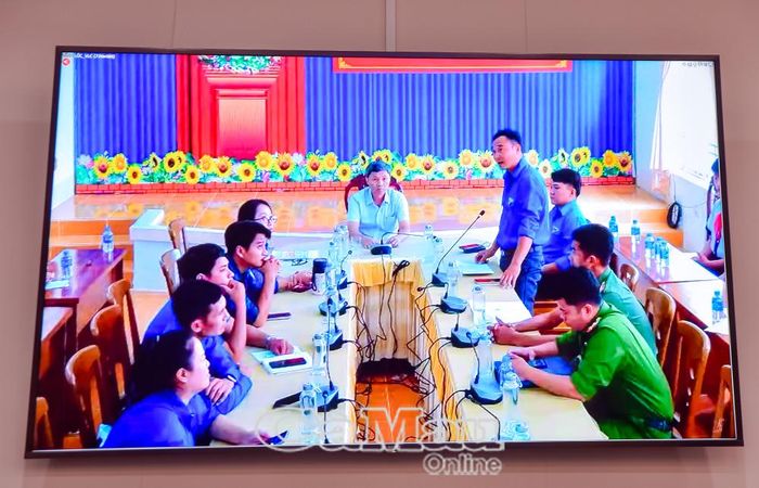 Anh Nông Văn Thái, Bí thư Chi đoàn Hợp tác xã Ba Đình, xã Vĩnh Lộc, đặt câu hỏi về nguồn kinh phí hỗ trợ khởi nghiệp, nhất là nguồn vốn trực tiếp cho các dự án khởi nghiệp của thanh niên địa phương.