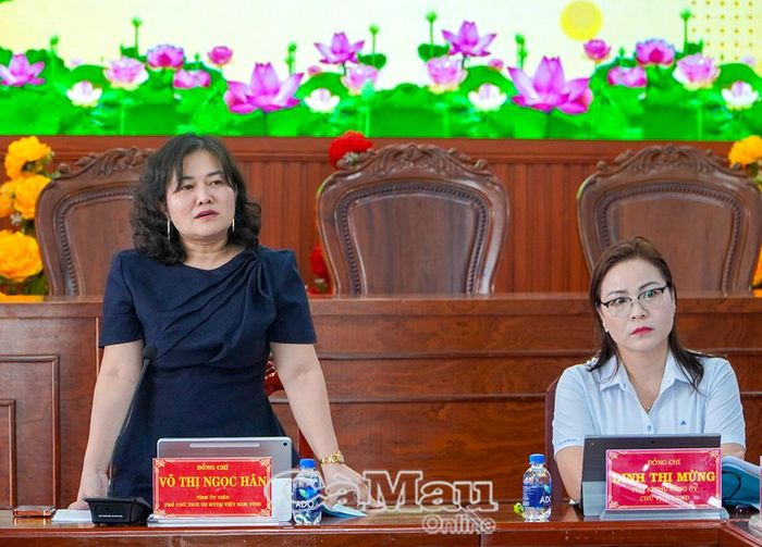 Phó Chủ tịch Uỷ ban MTTQ Việt Nam tỉnh Cà Mau Võ Thị Ngọc Hân phát biểu tại buổi làm việc.