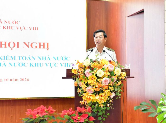 Kiểm toán trưởng KTNN khu vực VIII Huỳnh Ngọc Quang tiếp thu các ý kiến chỉ đạo của Tổng Kiểm toán nhà nước và khẳng định sẽ cụ thể hóa thành kế hoạch, nhiệm vụ và giải pháp phù hợp. Ảnh: XUÂN HỒNG