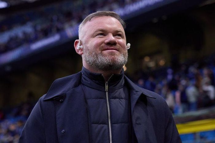 Wayne Rooney không đồng tình với cách Lisandro Martínez công khai chỉ trích Manchester United