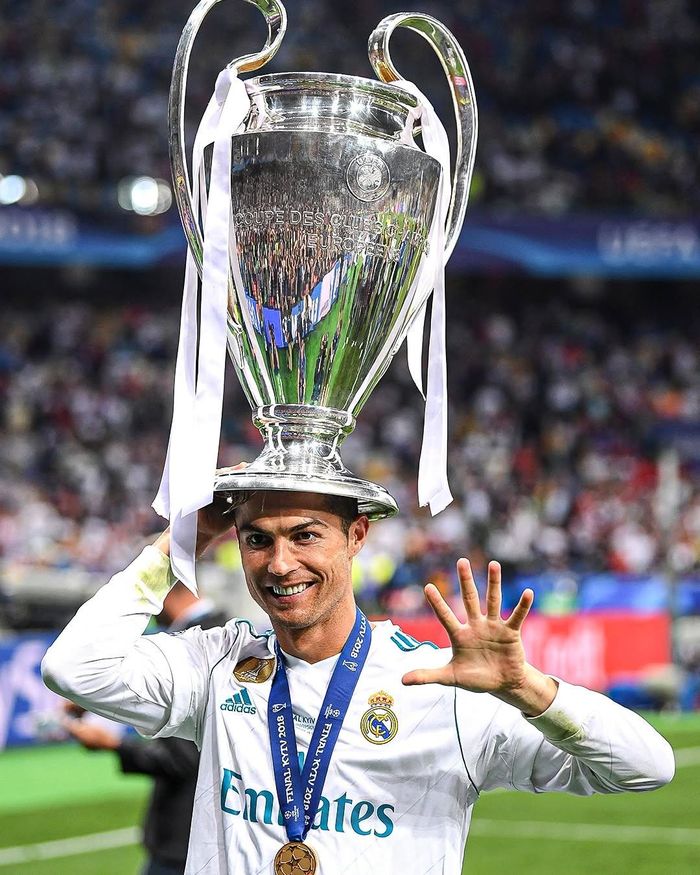 Cristiano Ronaldo trong màu áo Real Madrid, nơi anh trải qua giai đoạn rực rỡ trong sự nghiệp