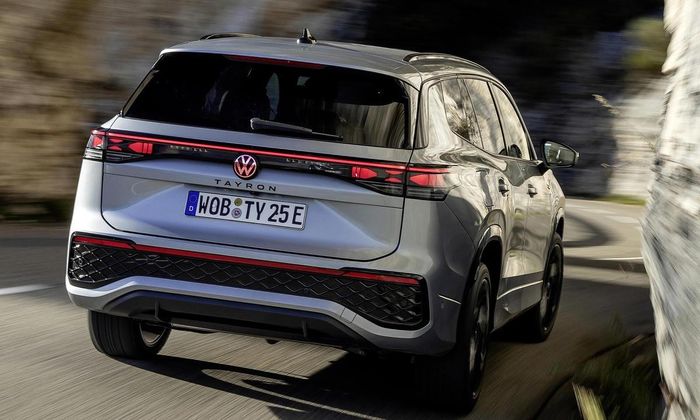 Tiguan dùng máy 1.4 tăng áp (1.4 TSI) trong khi Tayron có hai lựa chọn máy là 1.4 tăng áp và 2.0 tăng áp (2.0 TSI). (Ảnh: Volkswagen)