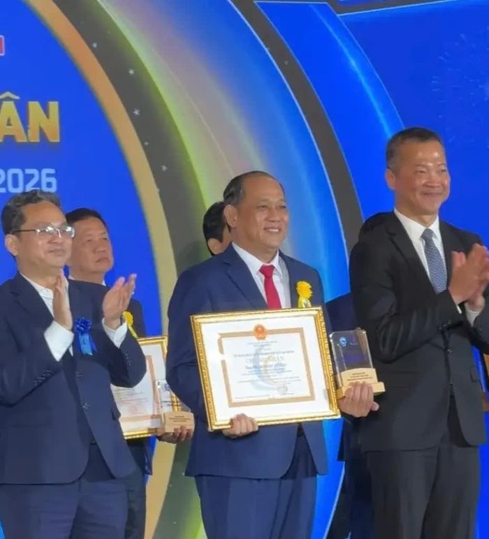 Ông Phạm Ngọc Cường – Phó Chủ tịch Thường trực HAA vinh dự được vinh danh.