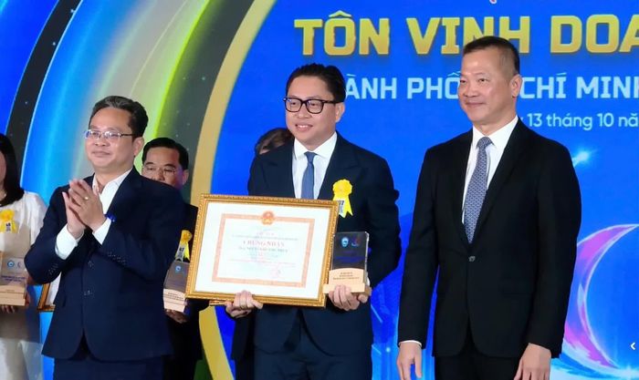 Ông Nguyễn Quang Nhựt – Phó Chủ tịch HAA vinh dự được vinh danh.