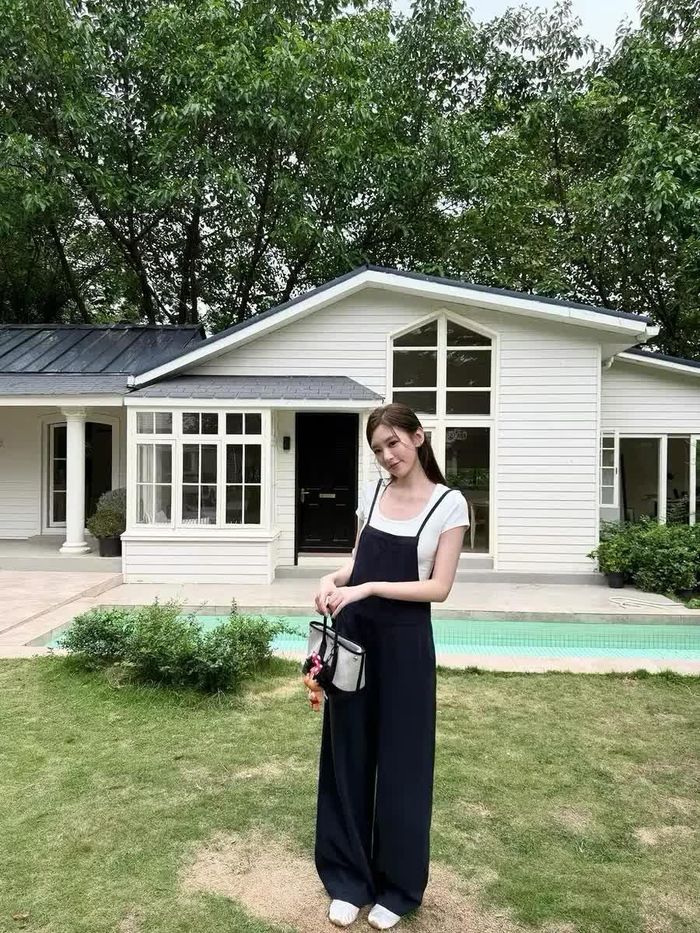 Những chiếc áo có độ ôm vừa phải, thiết kế gọn gàng là lựa chọn đáng cân nhắc