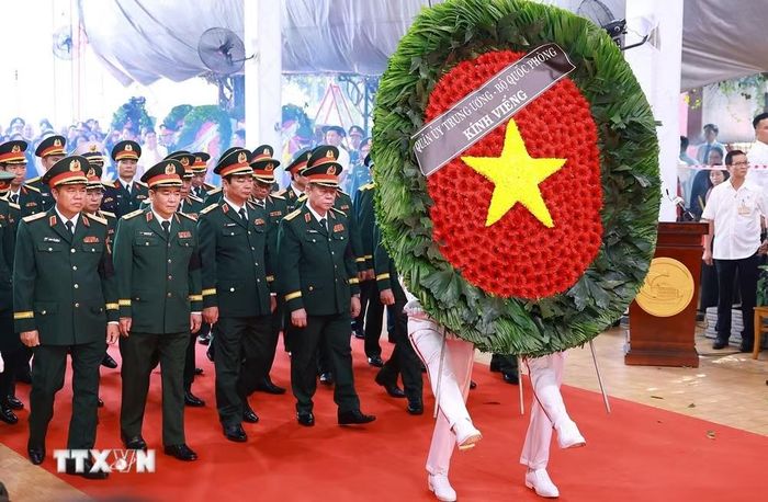 Đoàn Bộ Quốc phòng viếng các anh hùng liệt sỹ