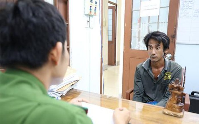 Đối tượng Cường tại cơ quan công an. Ảnh: Anh Tầm.