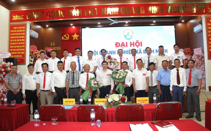 Ban Chấp hành Hội Doanh nghiệp xã Bình Minh ra mắt tại đại hội.