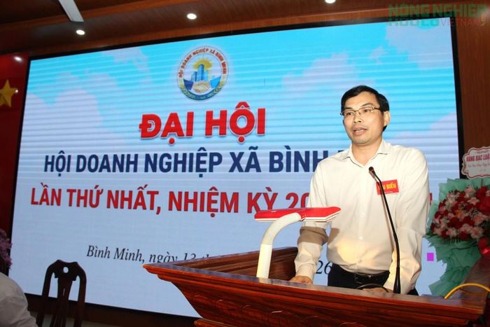 Bí thư Đảng ủy xã Bình Minh Trần Văn Đường phát biểu tại đại hội.