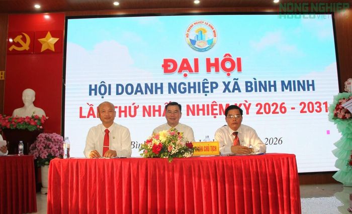 Đoàn Chủ tịch đại hội.