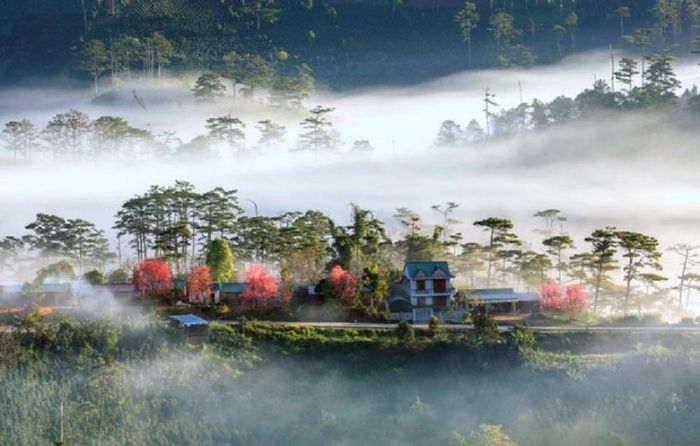 Làng K’Long K’Lanh tọa lạc ngay dưới chân đèo Long Lanh.