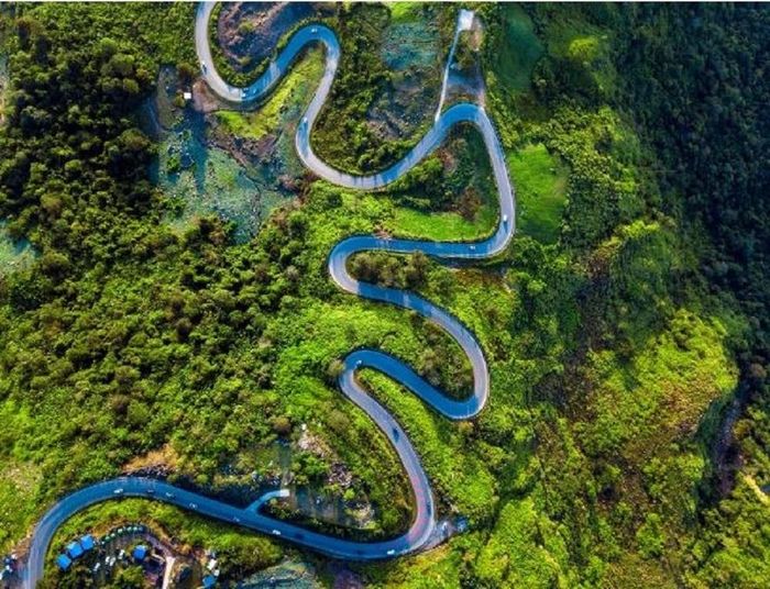 Đèo Long Lanh có độ dài 30km.