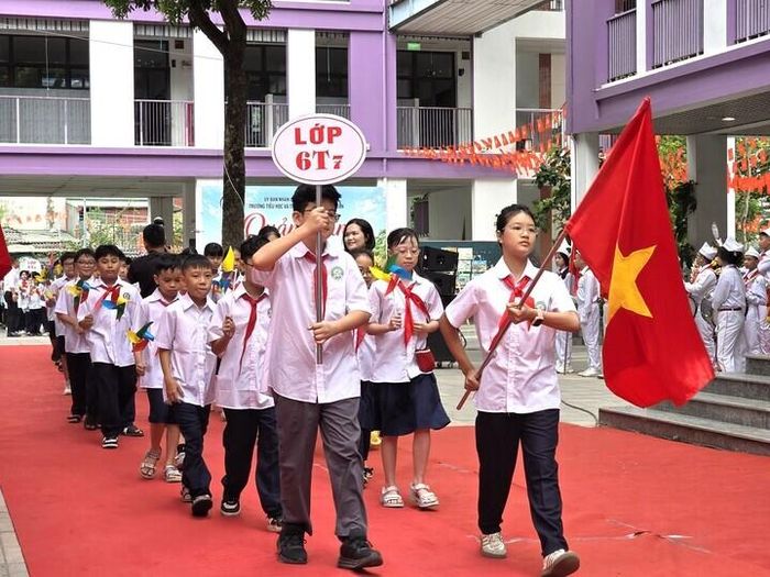 Việc quy đổi tiết dạy cho giáo viên Tổng phụ trách Đội căn cứ vào nhiệm vụ được giao và quy định hiện hành. (Ảnh minh họa)