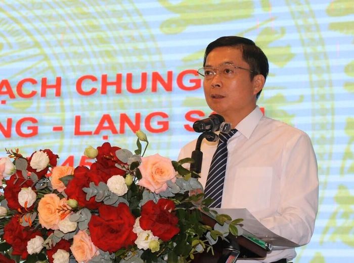 Ông Đinh Hữu Học, Phó Chủ tịch Thường trực UBND tỉnh Lạng Sơn cam kết tỉnh tháo gỡ những vướng mắc cho nhà đầu tư. (Ảnh: Minh Hữu)