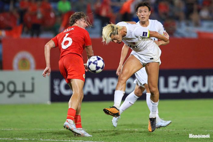 Phút thứ 51, hàng thủ của CAHN chuyền ngang lỗi, tạo cơ hội cho Kashima Antlers có khoảng trống nhưng Suzuki đã không có được đường chuyền chuẩn xác.