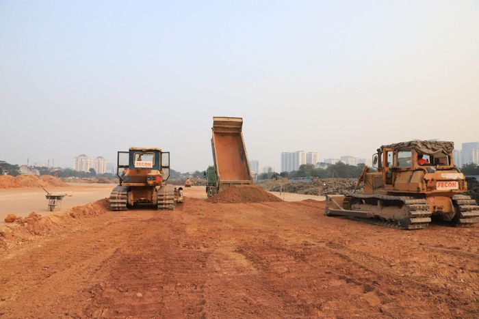 Các hạng mục thuộc phân kỳ đầu tiên của gói thầu depot Xuân Đỉnh đang được triển khai. Ảnh: MRB