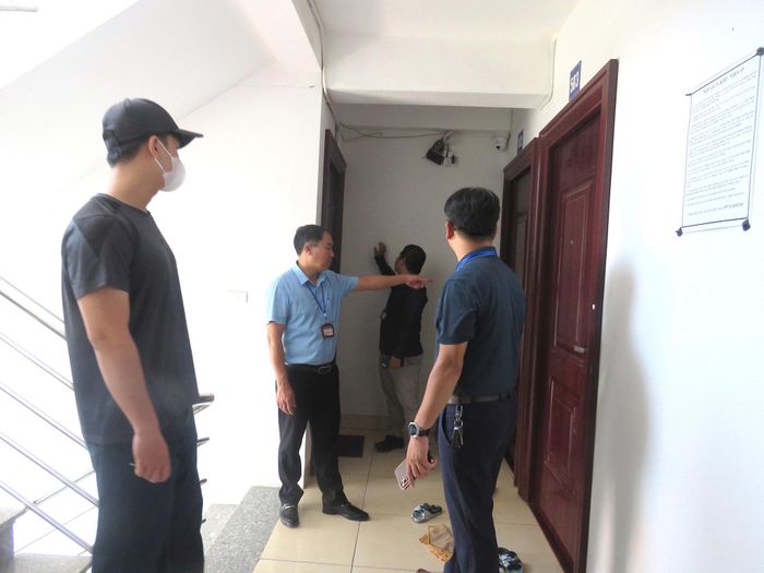 Đoàn kiểm tra liên ngành kiểm tra công tác PCCC tại các khu nhà trọ cao tầng. Ảnh: PV