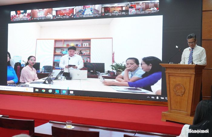 Hội nghị diễn ra trực tiếp tại Ủy ban MTTQ Việt Nam thành phố Hà Nội kết nối trực tuyến với các điểm cầu 126 xã, phường. Ảnh: Lê Dung