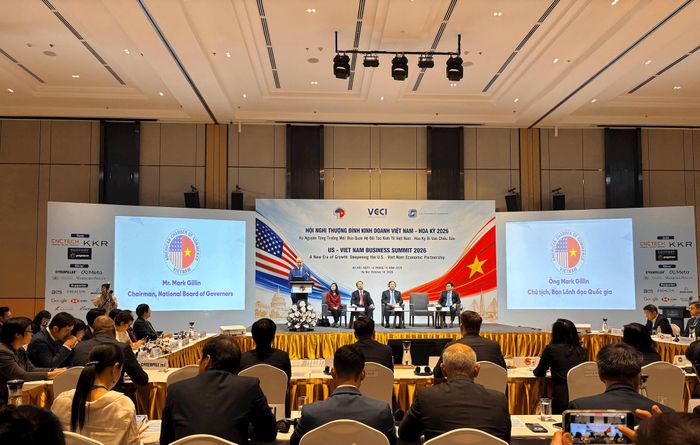 Ông Mark Gillin, Chủ tịch Ban Lãnh đạo Quốc gia AmCham Việt Nam, phát biểu khai mạc Hội nghị Thượng đỉnh Kinh doanh Việt Nam - Hoa Kỳ 2026 tại Hà Nội. Ảnh: Đỗ Hương