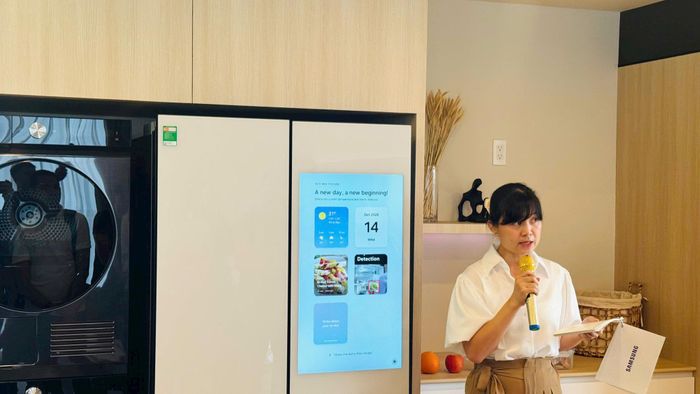 Giới thiệu giải pháp ngôi nhà thông minh. Ảnh: An Bình