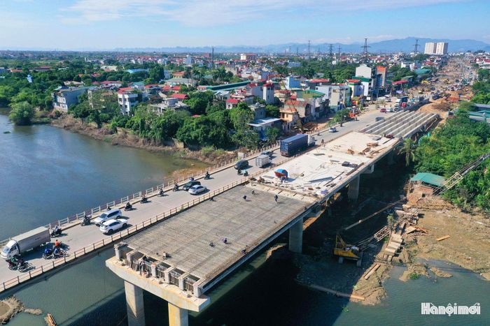 Công trình có chiều dài khoảng 1,03km, được thiết kế quy mô 4 làn xe và đang dần thành hình.