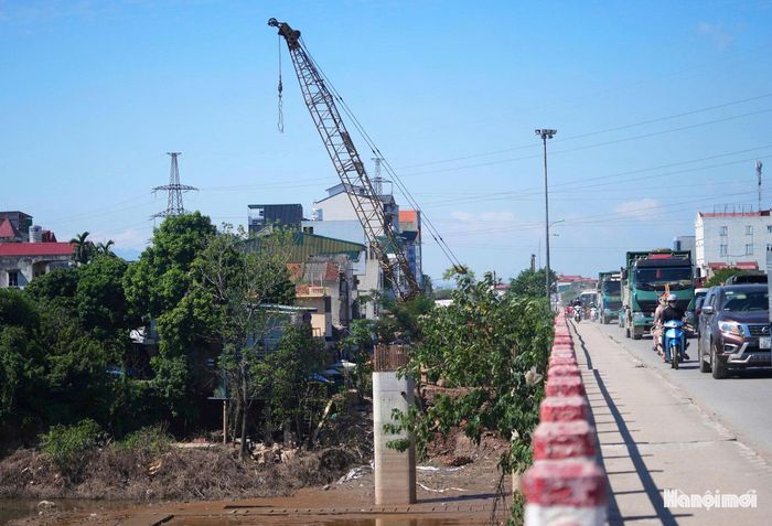 Một số trụ bên trái tuyến của cầu Mai Lĩnh đã được nhà thầu triển khai.